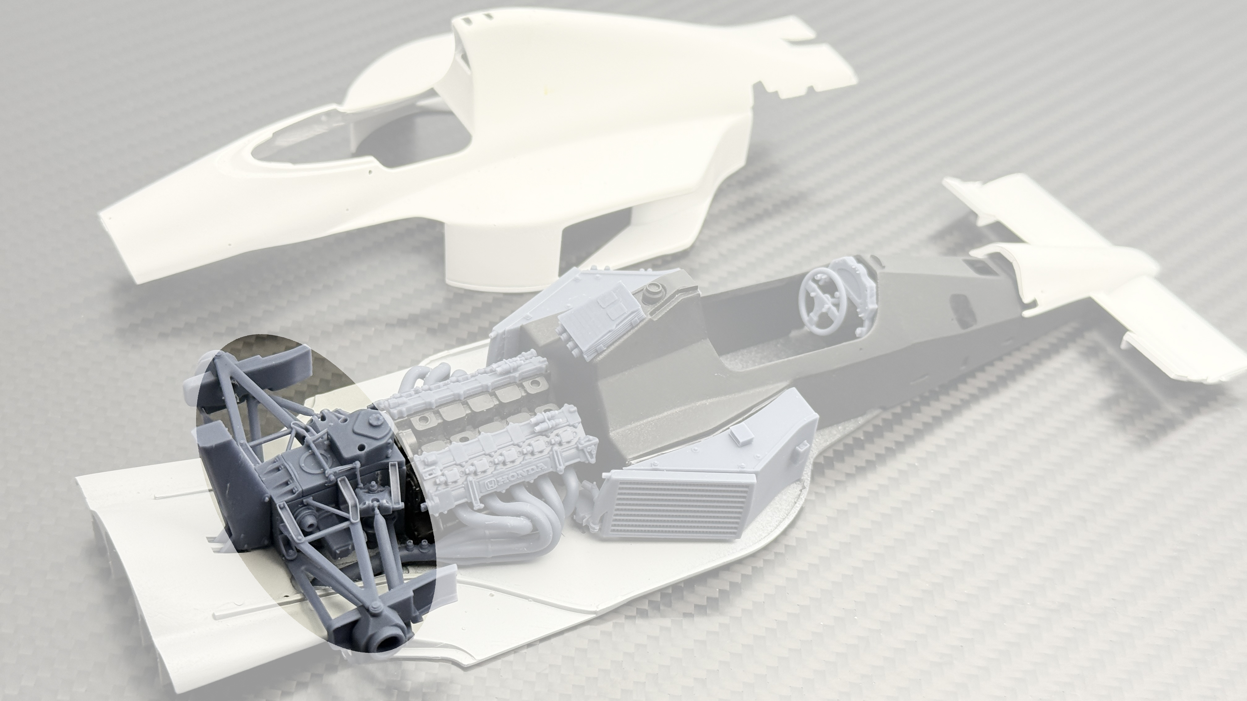 ギアボックス周辺の肉抜き等でシャープに。