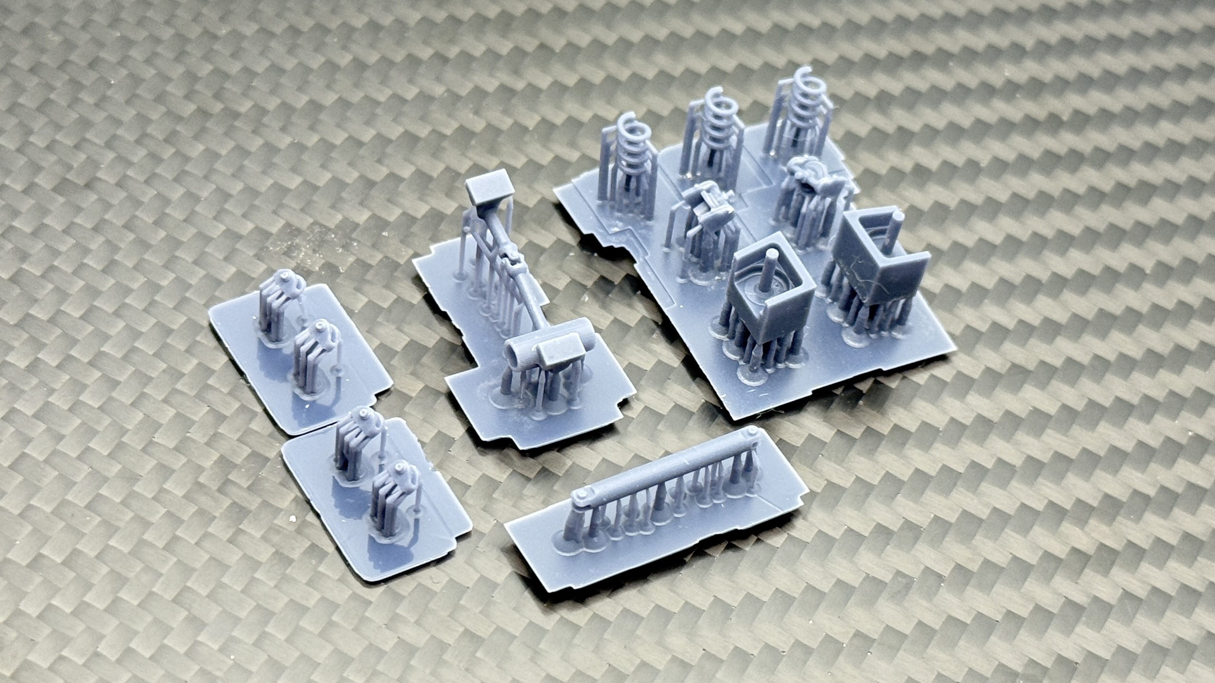 ギアボックス周辺の肉抜き等でシャープに。